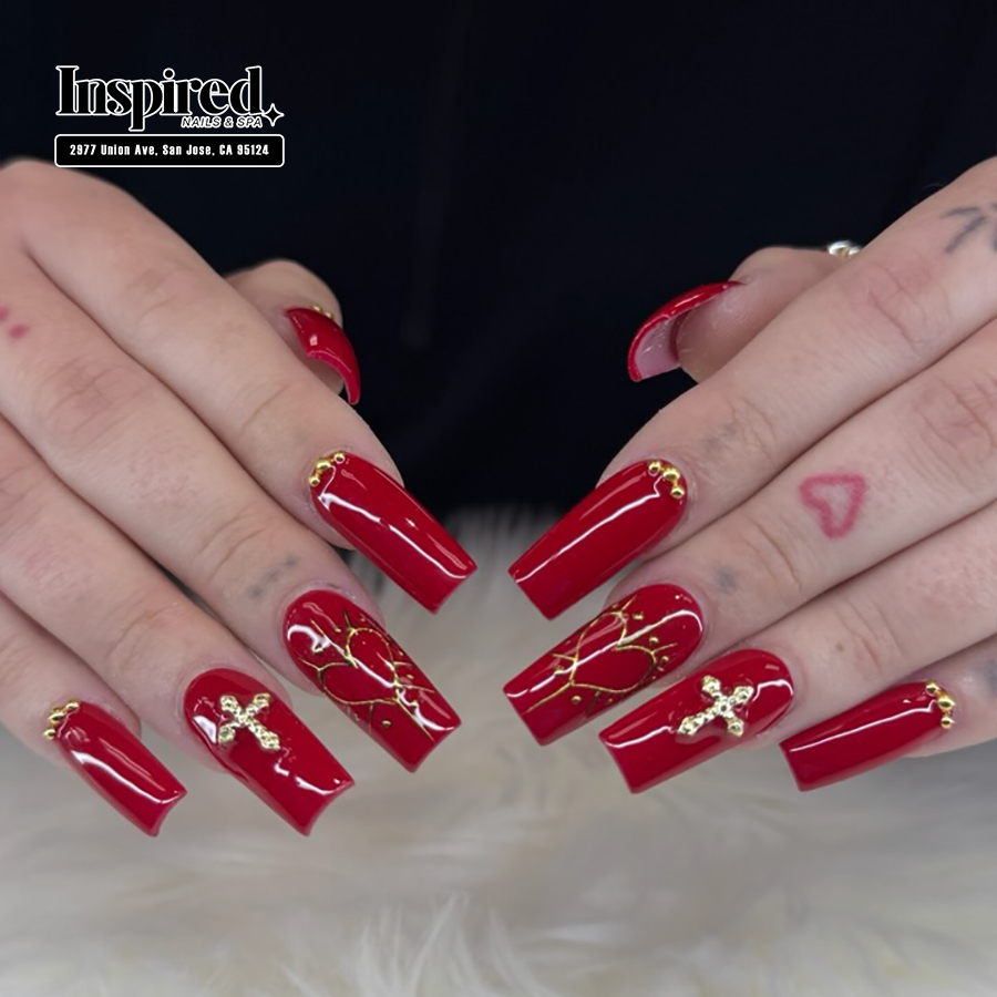 Beautiful nails help you feel prepared for every celebration this Christmas and New Year